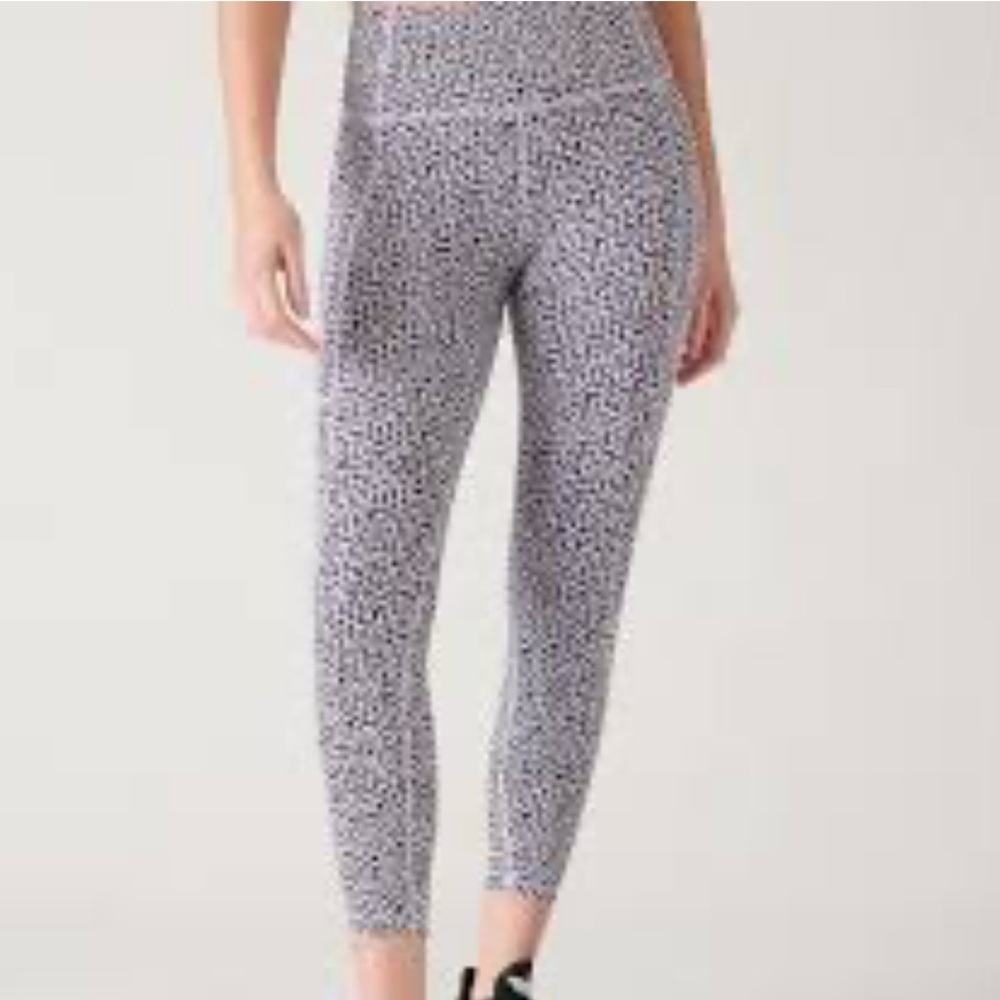 Athleta‎ Salutation Stash Pocket 7/8 Tight-Athletic Leggings Purple Size M